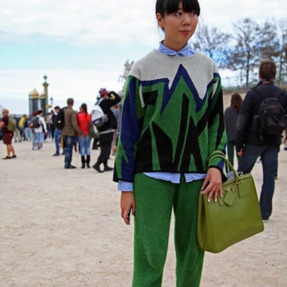 Geometric red and orange sweater - Picture 6 of 6